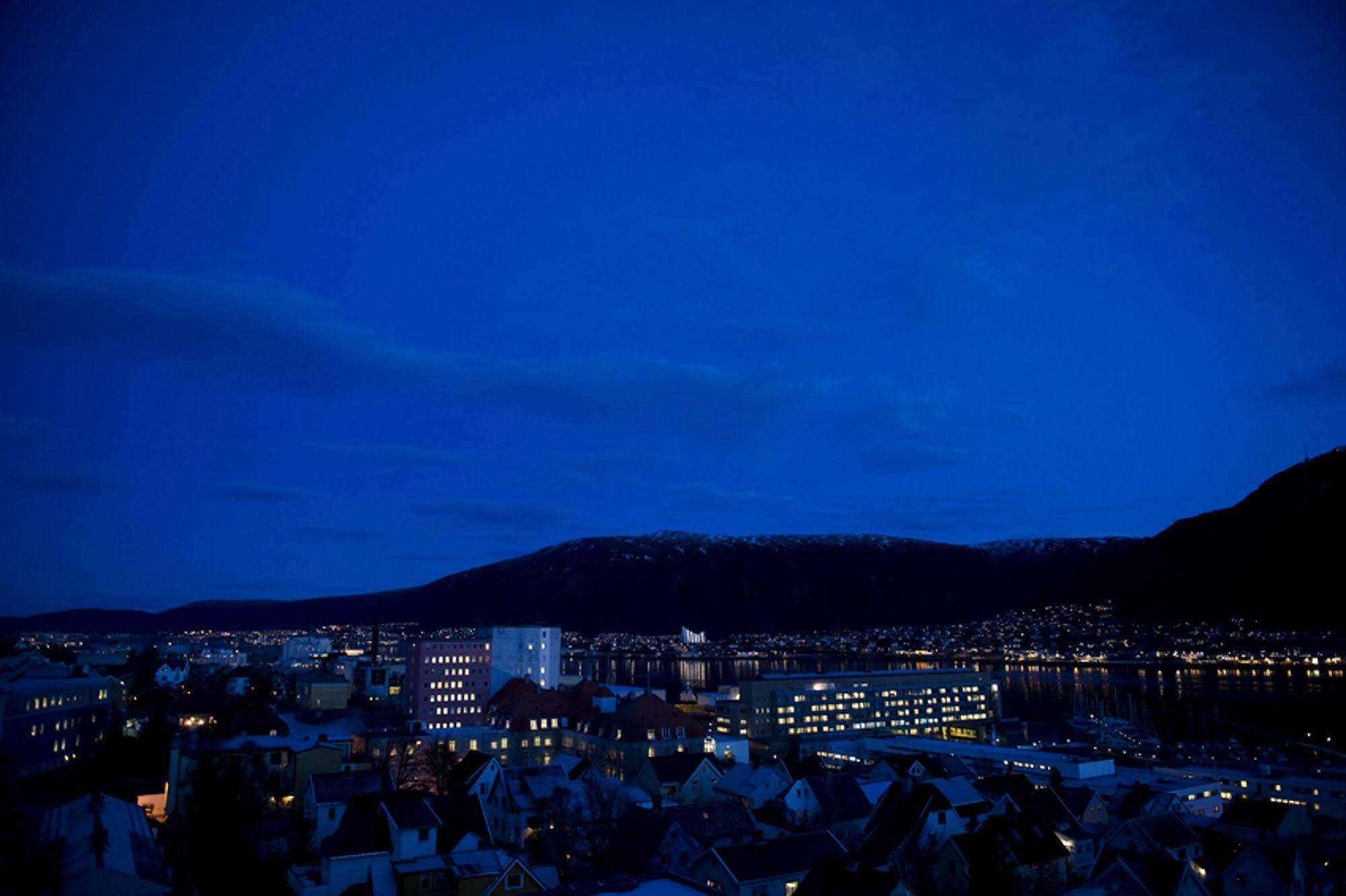 Hotel St-Elisabeth ทรอมโซ ภายนอก รูปภาพ